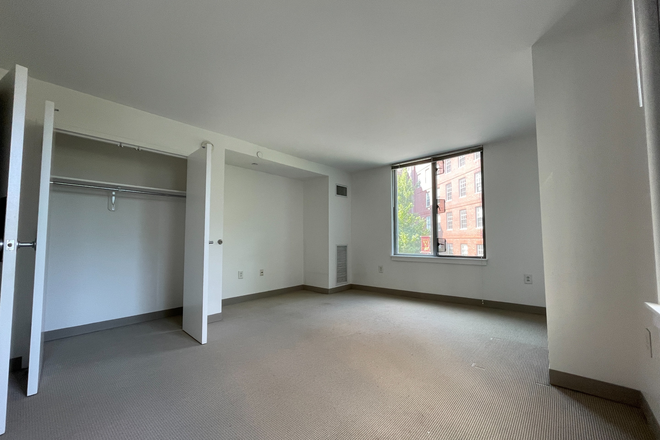Available room - Spacious modern room in Harvard apartment