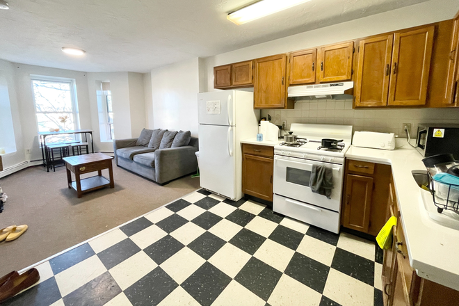 Kitchen - Room Rental! | Fully Applianced Kitchen | Open Concept Living
