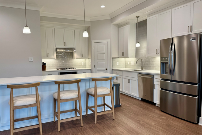 Kitchen - Silverside Cove, new community, 15 minutes from LSU