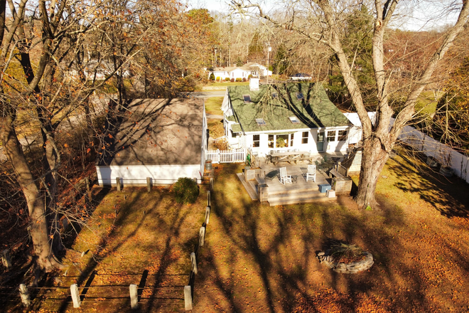 back yard - 3 Bedroom Cape (possibly 4 which can be used for a 4th housemate). Available for 26-27 academic year