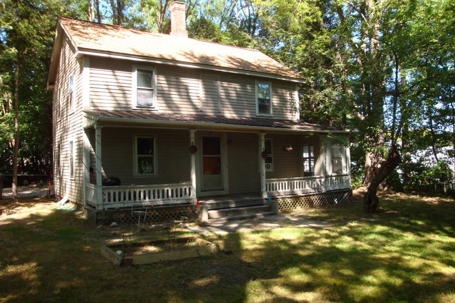 Outside Front - 4 BR -- Close to Downtown/Smith/Bus Routes