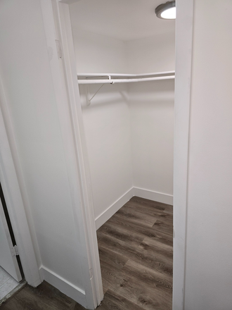 Spacious walk in closet - 1/1, near UM, FIU, Downtown and Beaches - Newly renovated, sparkling pool, laundry on each floor