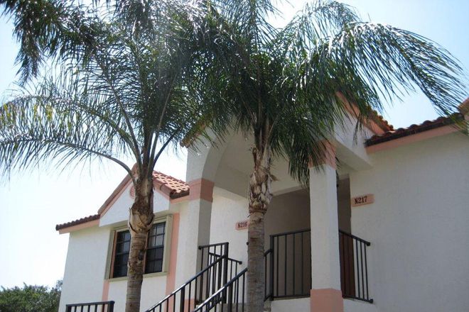 2nd floor-top floor-corner Unit-Lakeside - east of FAU between ocean and campus-all included rent-SANITIZED and SAFE,  Laundry-inside unit Condo