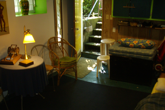 Entrance from inside - Furnished bed-sit, pleasant neighborhood