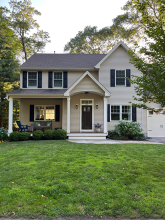 Front - 4 Bedroom House in Narragansett Available for 2026 academic year! $975 per Bedroom