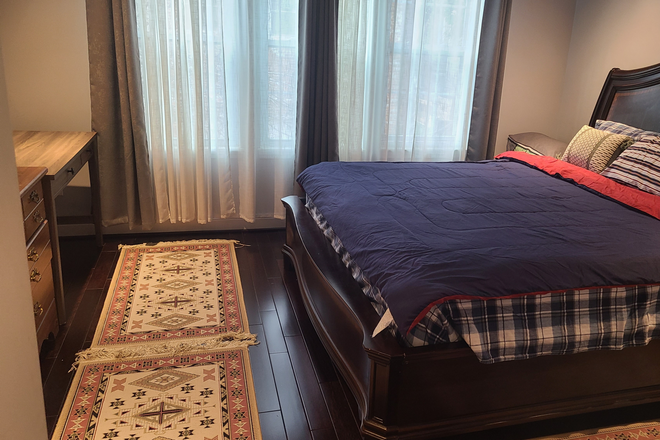 Room #1 - 440 Ridge Street Townhome