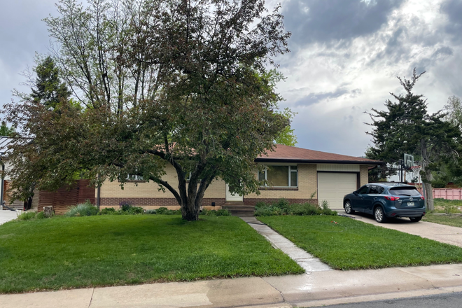Front of house - Spacious 4BR home in North Boulder features great yard and walkable location!