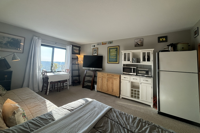 Studio Efficiency - Fully Furnished Studio Efficiency Condo at Watergate at Landmark Complex