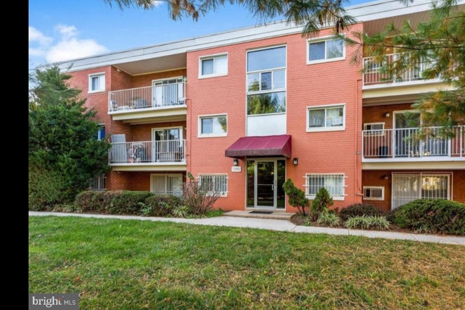 Entrance - 1BR in NE DC: Balcony, Washer & Dryer, Parking Condo