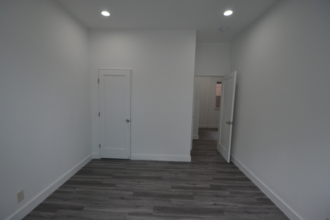 Bedroom - NO BROKER FEE, 3 BED on Peterborough st. 10 mins walk TEXT Jay 385-722-7303 Apartments