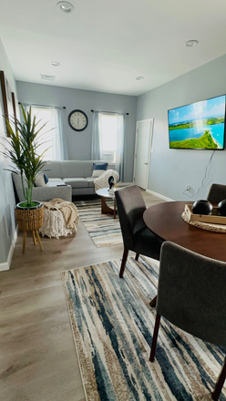 Living Room/Common Area - Fully Furnished Open Concept, 3 bed / 2 bath Apt Near Campus.