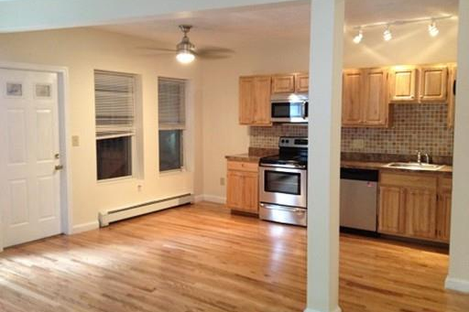 Call NOW for showings! 617-236-8550 - BERKSHIRE ST - *NO FEE* INMAN SQ 3BR/1BA FOR *9/1/2026* W/ LNDRY IN BLDNG, OPEN LAYOUT NEAR LECHMERE Apartments
