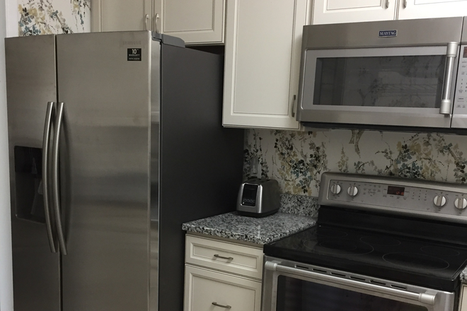 Remodeled kitchen - Deluxe 2 bdrm, 2 ba condo in Westcliff complex, convenient to campus