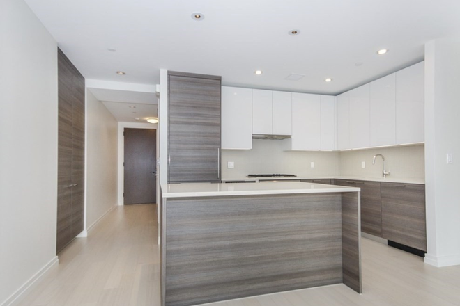 . - LOCATION!! 1 Bed / 1 Bath Heat/Hot Water Included - Avail NOW!! Apartments