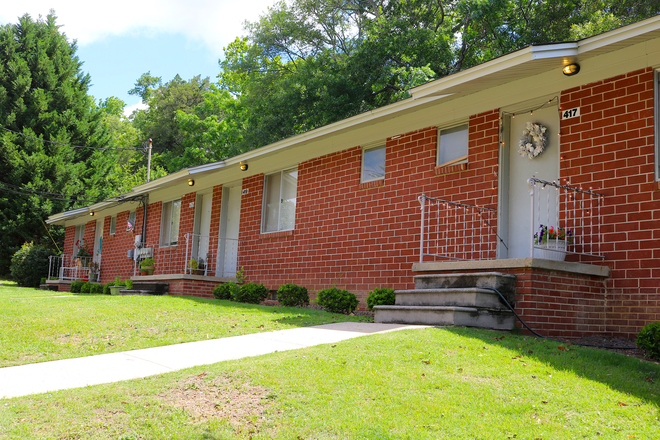 Exterior Building - Auburn Apartments by Redmont Properties