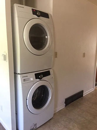 Washer & Dryer - 3-Bedroom Triplex Unit Two Blocks from CU Boulder 790 30th Street, Unit B | Boulder, CO 80304 Triplex