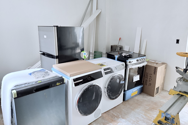2 - Renovated Apartments Beacon Hill NO BROKER FEE