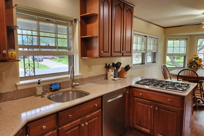 Kitchen 1 - Fully Furnished Private Room - EZ Commute to UMD — Perfect for Graduate Students/Faculty/Staff! House
