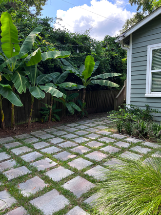 backyard courtyard - Furnished 2b2b Cottage, Utilities Included, close to downtown! Apartments