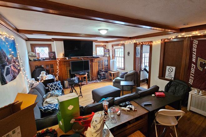 Call NOW for showings! 617-236-8600 - KIRKWOOD RD - CLEVELAND CRCL DUPLEX 7BR W/ BSMNT, YARD, EIK, 3 BATH, LNDRY IN BLDNG AVAIL *9/1/2026*