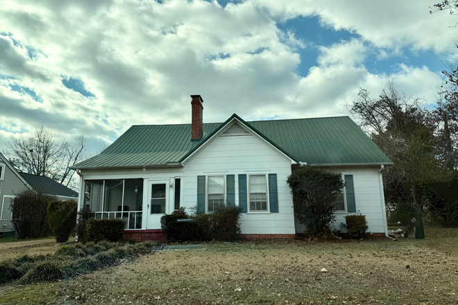 Outside street view - Room for rent 595 + utilities Forest lake