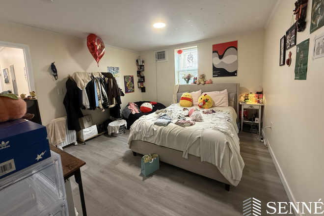 1 - Spacious 4BR + 3 BATH Duplex with Two Car Parking near Union & Harvard Duplex