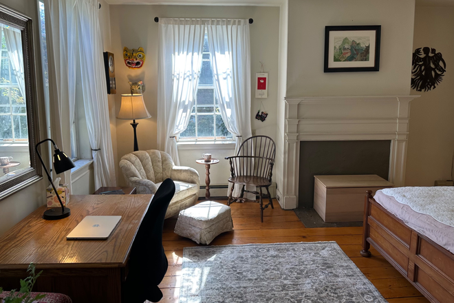 Bedroom - Private historic home