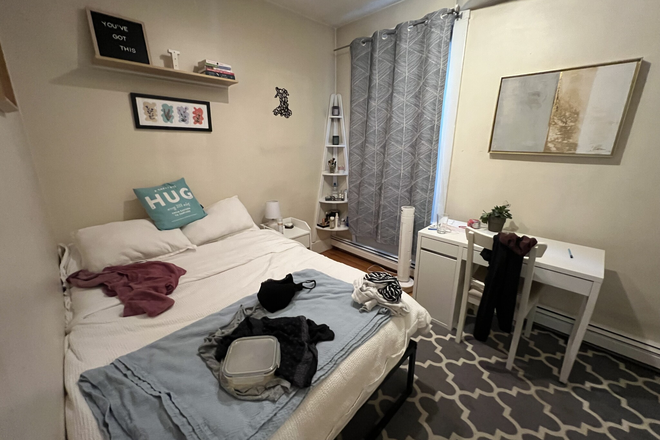 Bedroom - Green St 3 Bed 1.5 Bath Cambridge Apartments