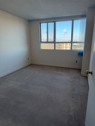 Bedroom - Female Only - Private bed and bathroom in bright & spacious 2 bed/2 bath condo near East Danforth