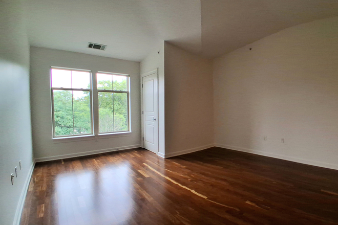 Great room - Newly renovated penthouse condo in tranquil setting. 29 minute bus to Harvard.