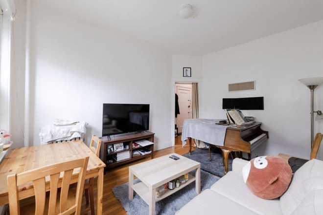 LIVING - 1 BED WITH HEAT, HOT WATER AND PARKING INCLUDED!