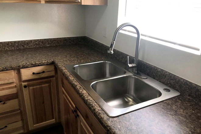 Sink - 915 30th Street - Unit D Bright Top-Floor 2-Bedroom Near CU with Shared Yard Apartments