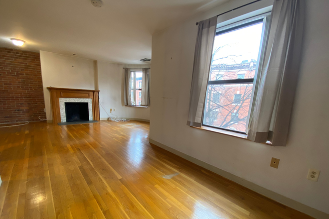 1 - LARGE STUDIO on Gainsborough St with in central air, exposed brick, front facing Apartments