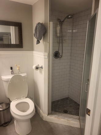 Bathroom, full renovated - Apartment for rent College Students