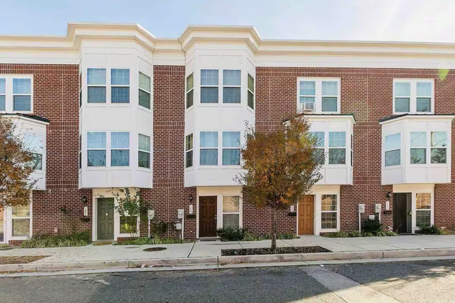 Front - 3 Bedroom Townhouse near O's and Ravens Stadium