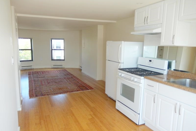Call NOW for showings! 617-236-8550 - WEBSTER ST - *1/2 FEE* FLOOR THRU WATERFRONT 2BR IN JEFFRIES POINT FOR *9/1/2026* W/ LNDRY IN BLDNG! Apartments