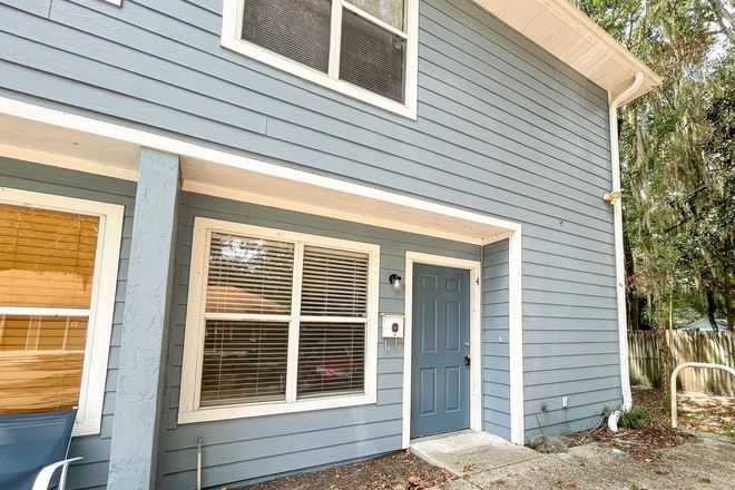 Exterior - SUBLEASE: 1 bedroom available January-July 2025 at townhouse close to campus