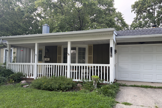 Exterior view of house - 1808 Iroquois Trl - Room for Rent