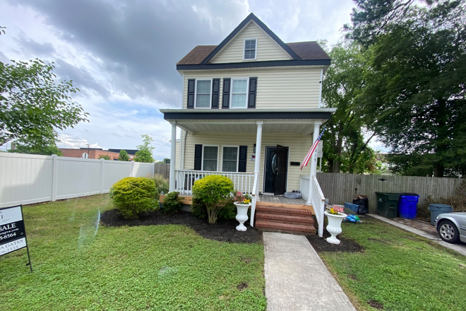 Street view - Single family - 3 BR 3 BA - 6 blocks from ODU Campus
