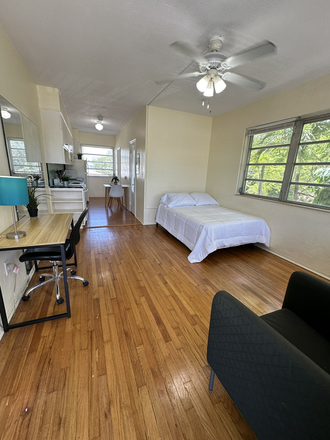 Living - Ideal Studio Near Campus- Your Private Retreat Awaits Apartments