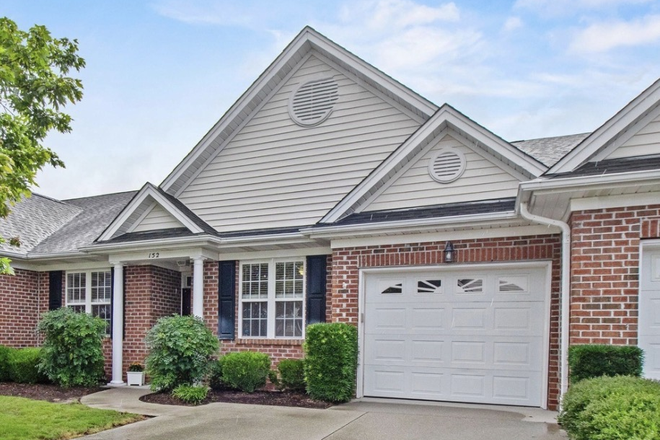 Front of house/parking - Carleton Place Rooms for Rent: Walking Distance to Campus