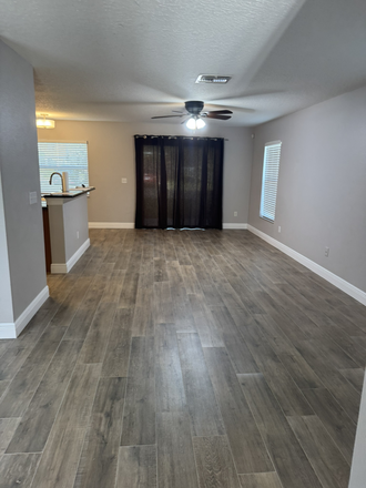 Living Area View 1 - 3/2 Townhouse for Rent