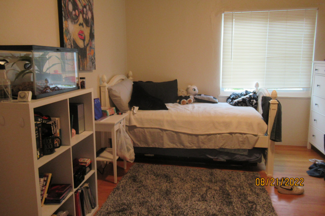 Bedroom - Apartment 4 blocks from campus