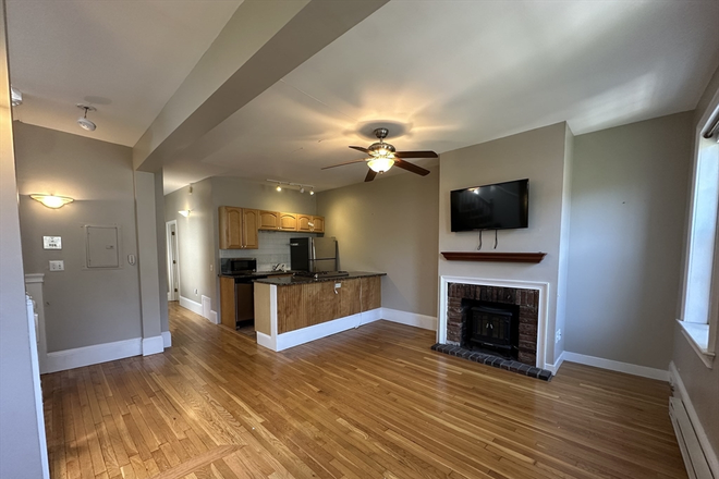 . - Amazing 2 Bed / 2 Bath in Beacon Hill available NOW!! Apartments