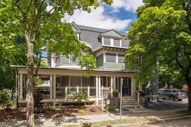 18 - FURNISHED CO-LIVING HOUSE - 13 BEDS 12 BATHS - PRIVATE SUITES AND ROOMS AVAILABLE