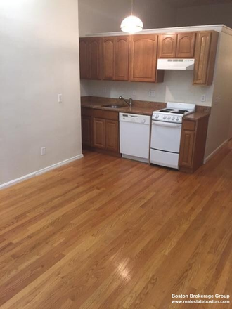 kitchen - living room - Prime location! 1 bed 1 bath!! Condo