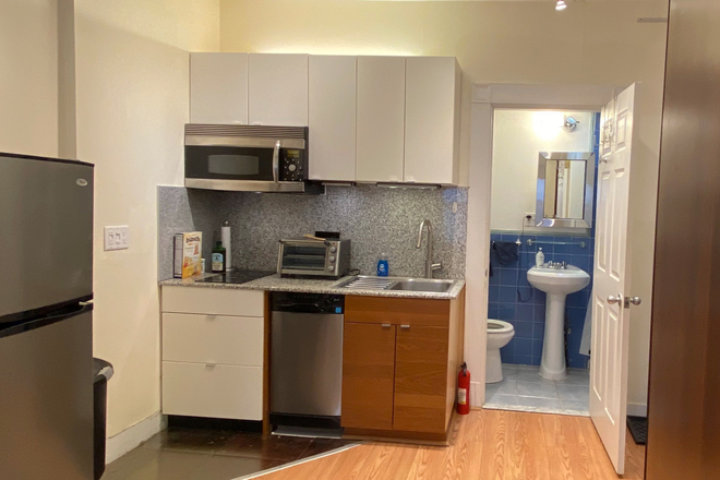 Kitchen and bath - Studio on St Stephen St Apartments