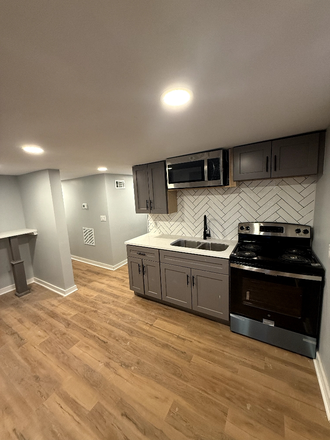 Apartment Kitchen - STUDENT HOUSING close to MARTA House