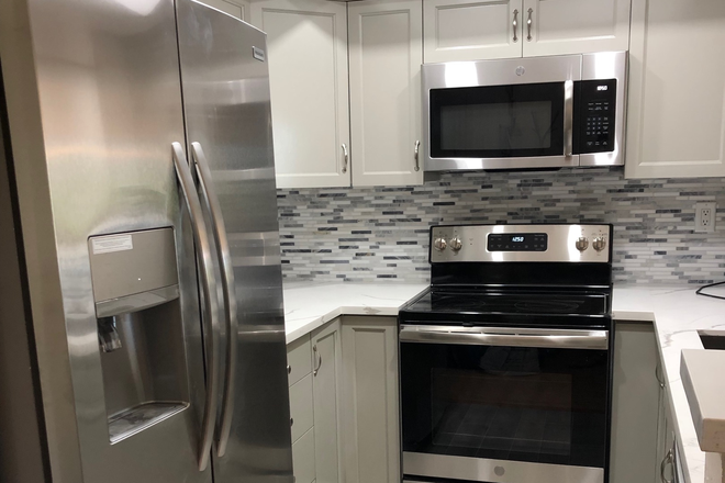 kitchen - HUGE MASTER BEDROOM WITH PRIVATE BATH SECURE PARKING AND ALL UTILITIES $1,350 Condo