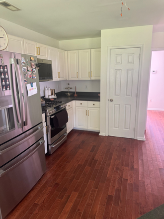 Kitchen - Student and faculty friendly house